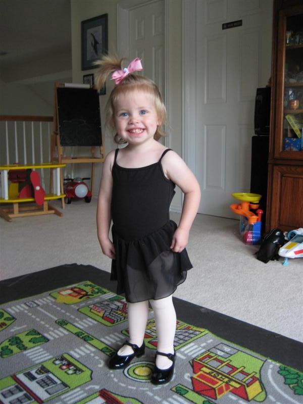 Jess_Dance (2) .JPG - Guess who's starting dance class?...  No, it's not Alex silly, it's me!!!